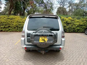 Mitsubishi Pajero V80 3.0 VR-I 2014 Silver