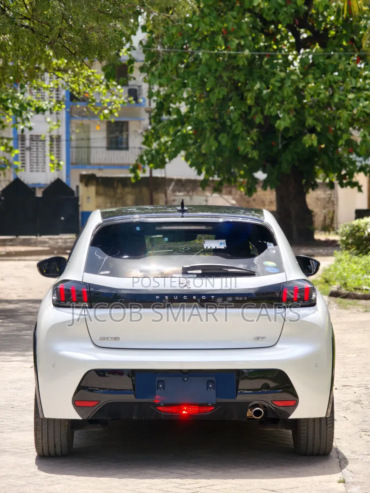 Peugeot 208 2021 White