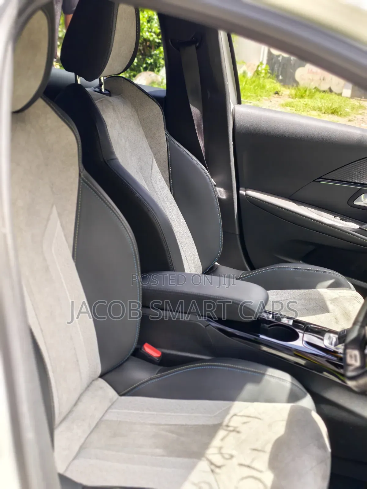 Peugeot 208 2021 White