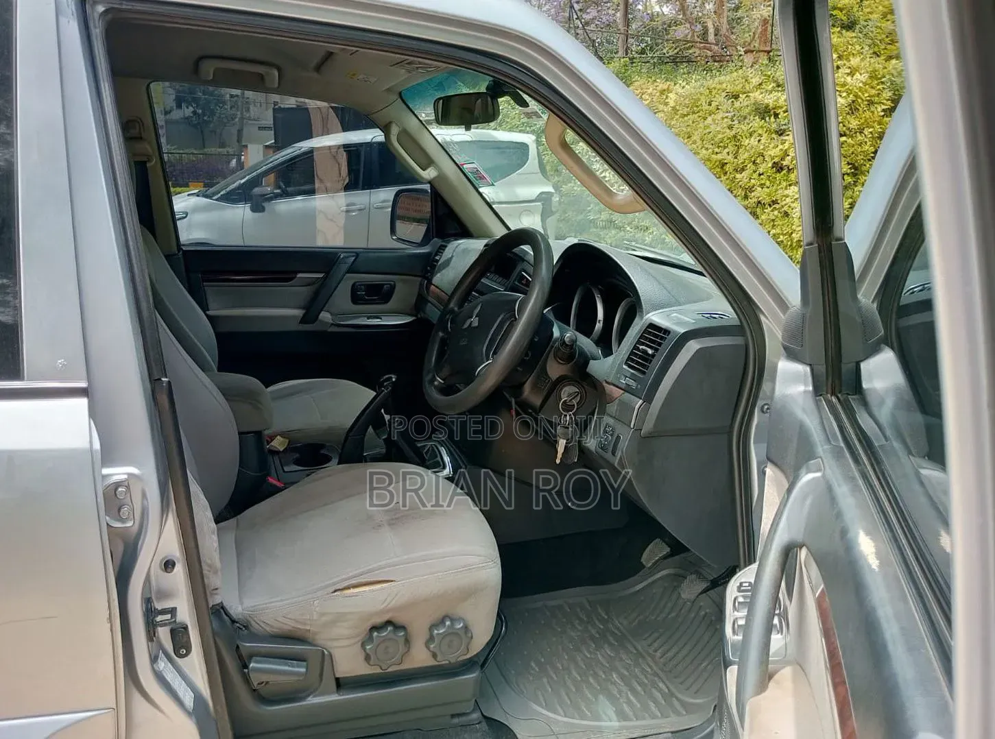 Mitsubishi Pajero V80 3.0 VR-I 2014 Silver