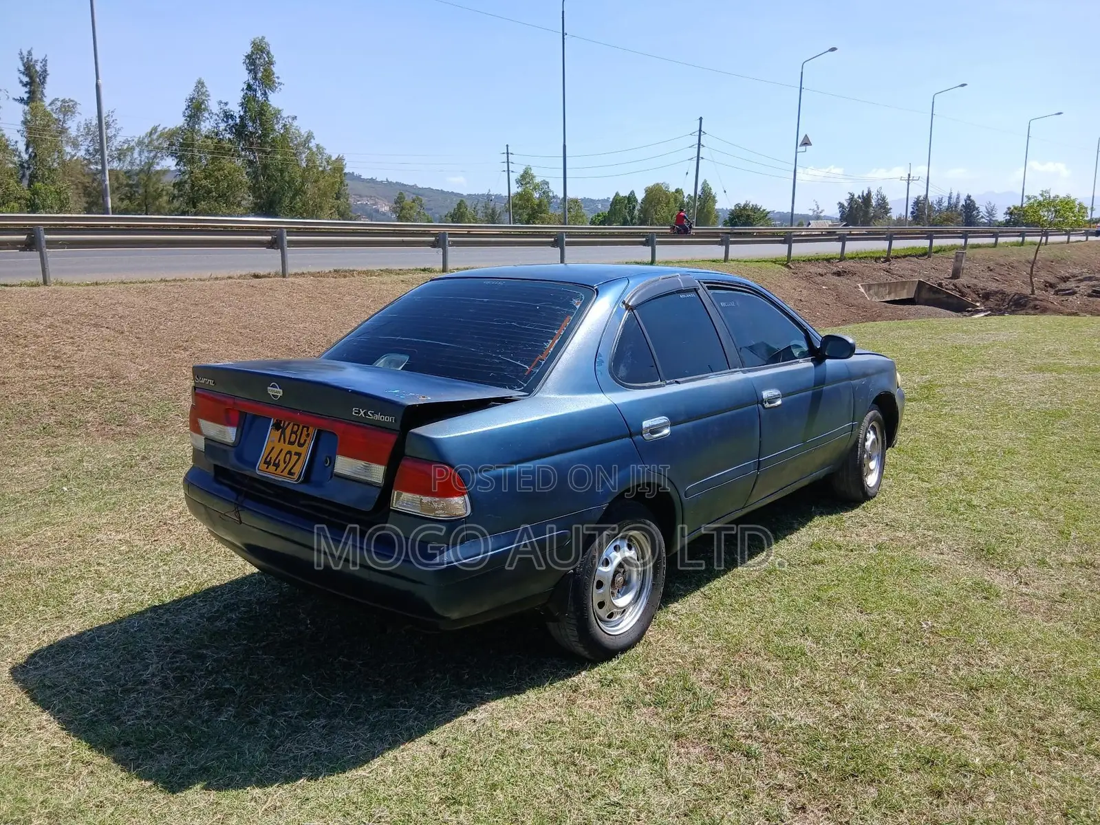 Nissan Sunny 2001 Blue