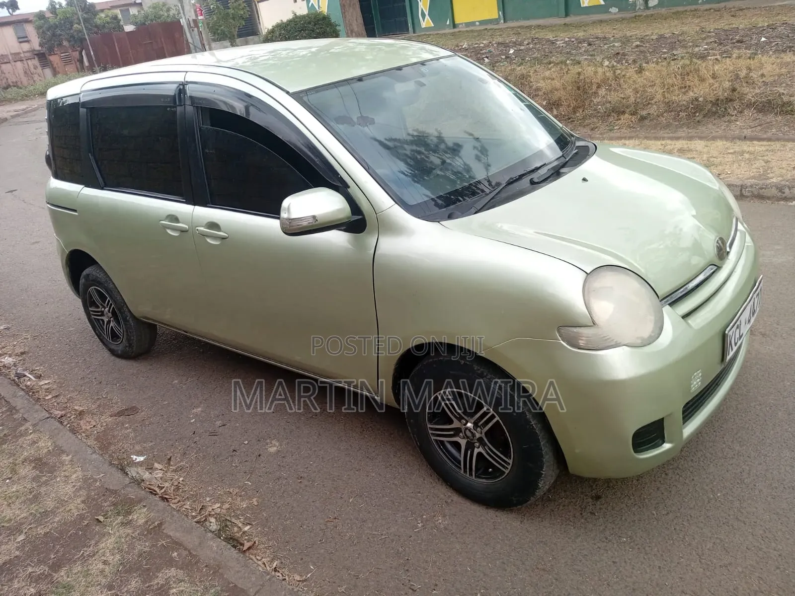 Toyota Sienta 2010 Green