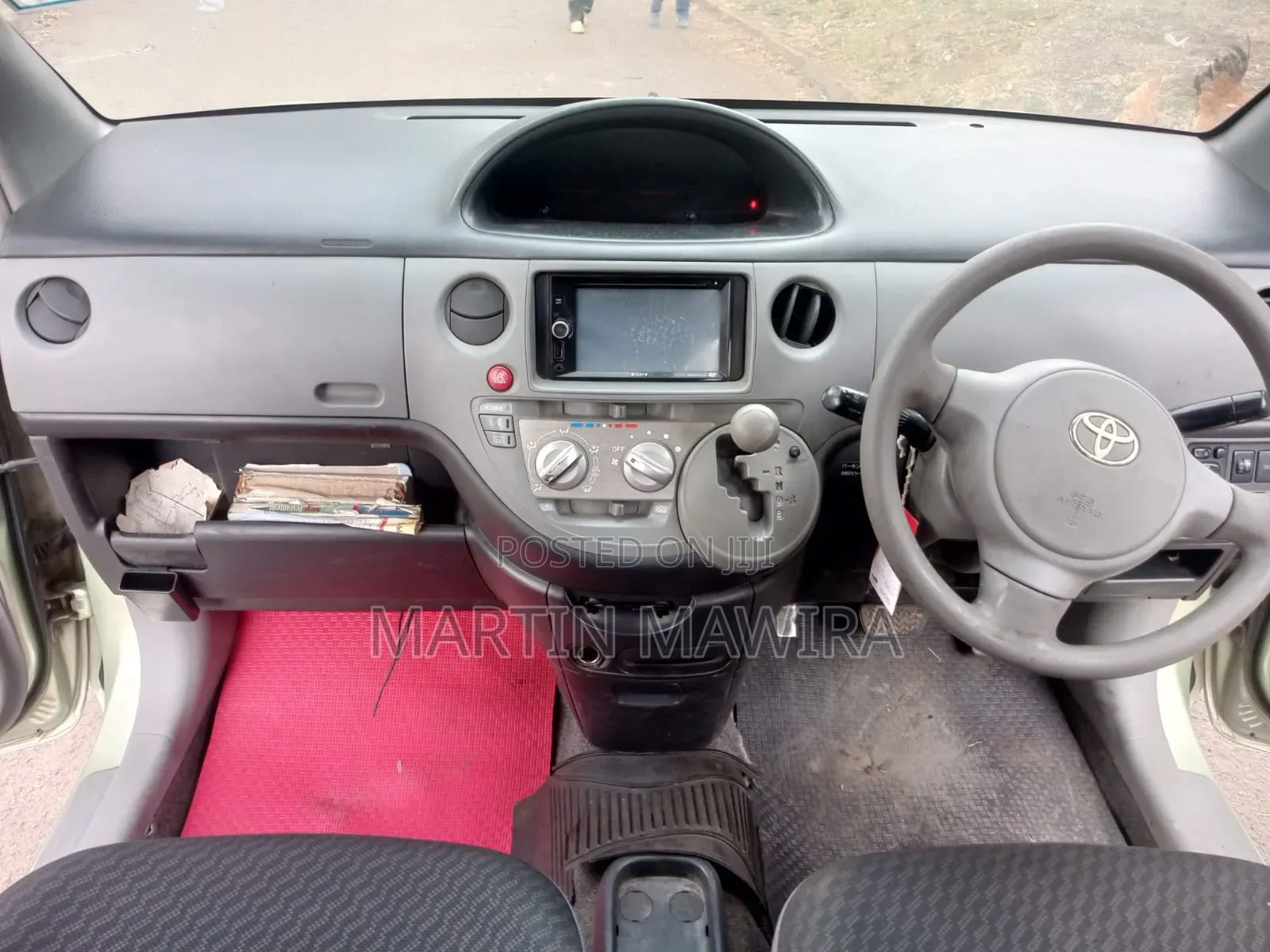 Toyota Sienta 2010 Green