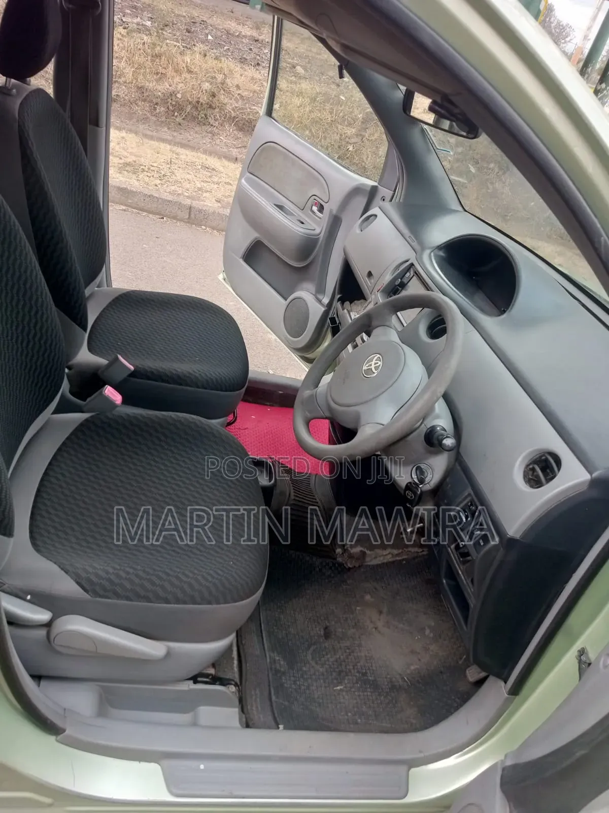 Toyota Sienta 2010 Green