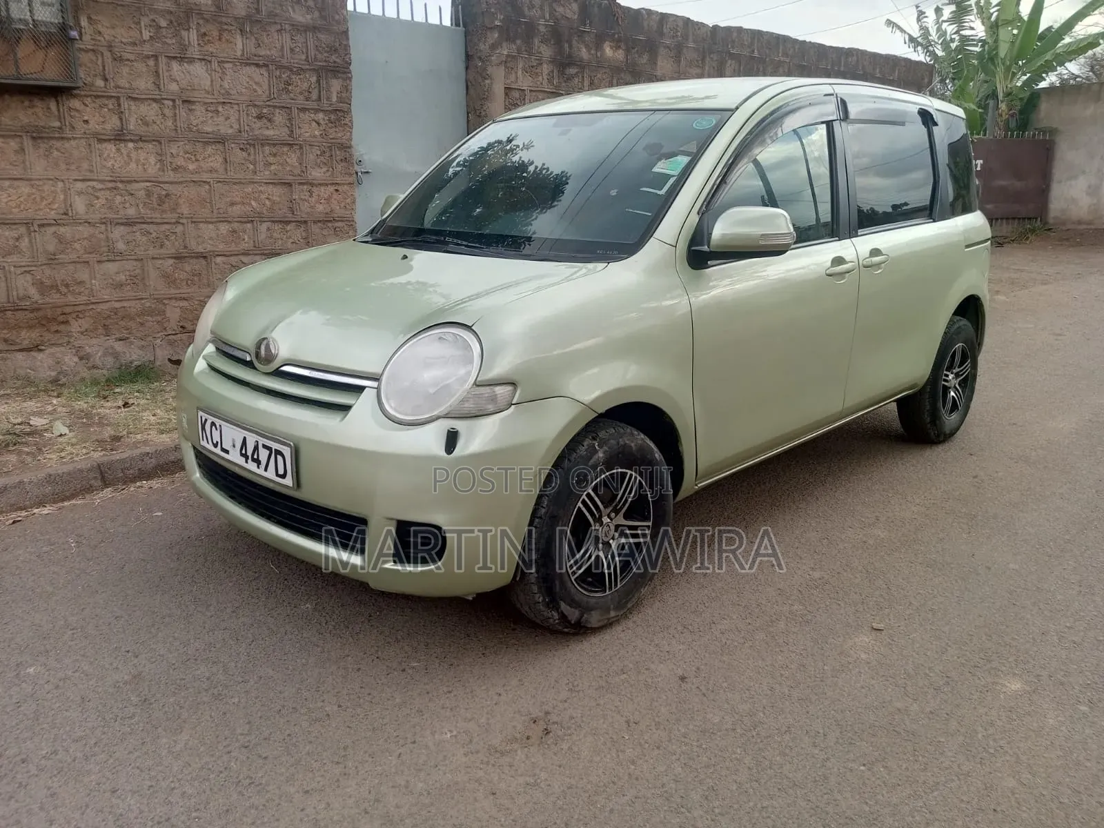Toyota Sienta 2010 Green