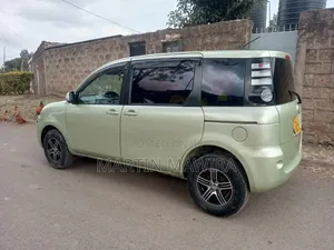 Toyota Sienta 2010 Green
