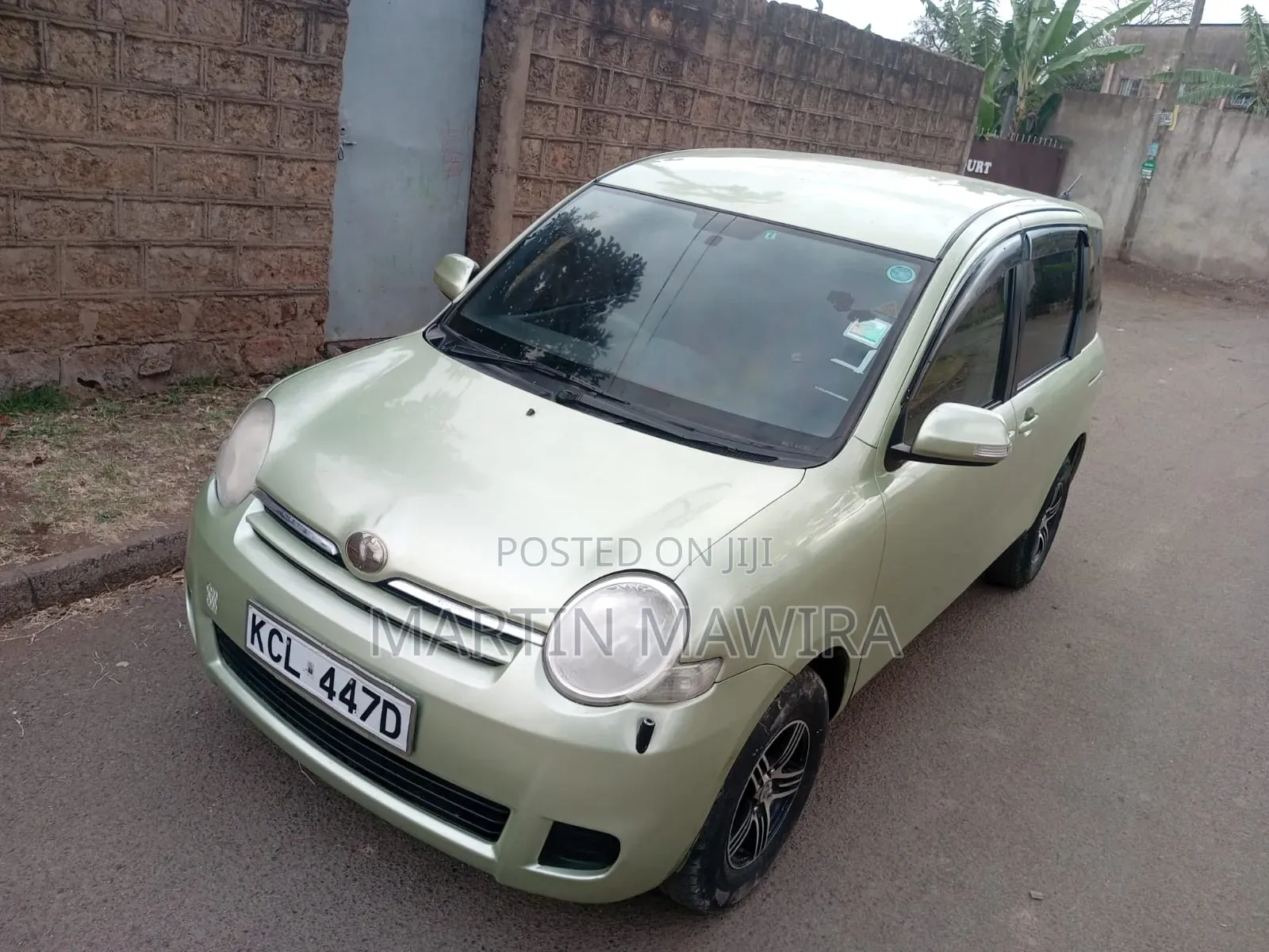Toyota Sienta 2010 Green