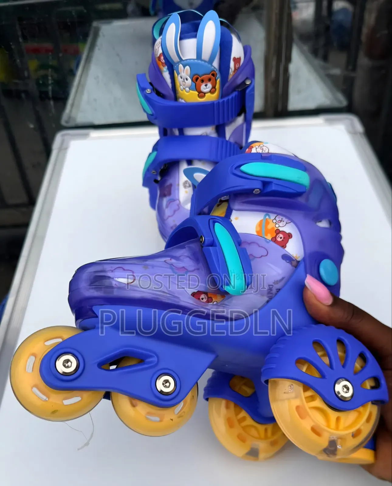*Adjustable Roller-Skating Shoes.