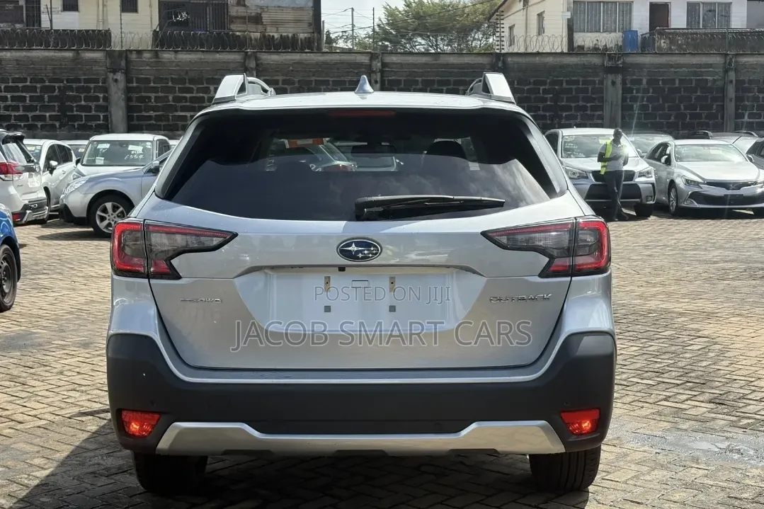 Subaru Outback 2022 Silver