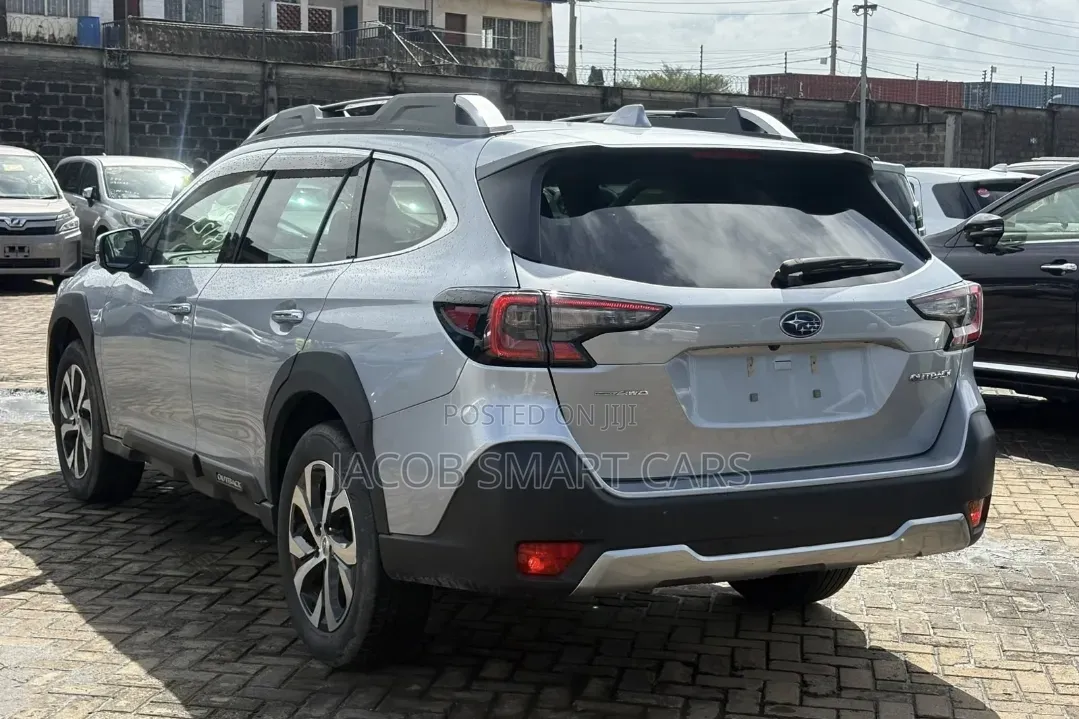 Subaru Outback 2022 Silver