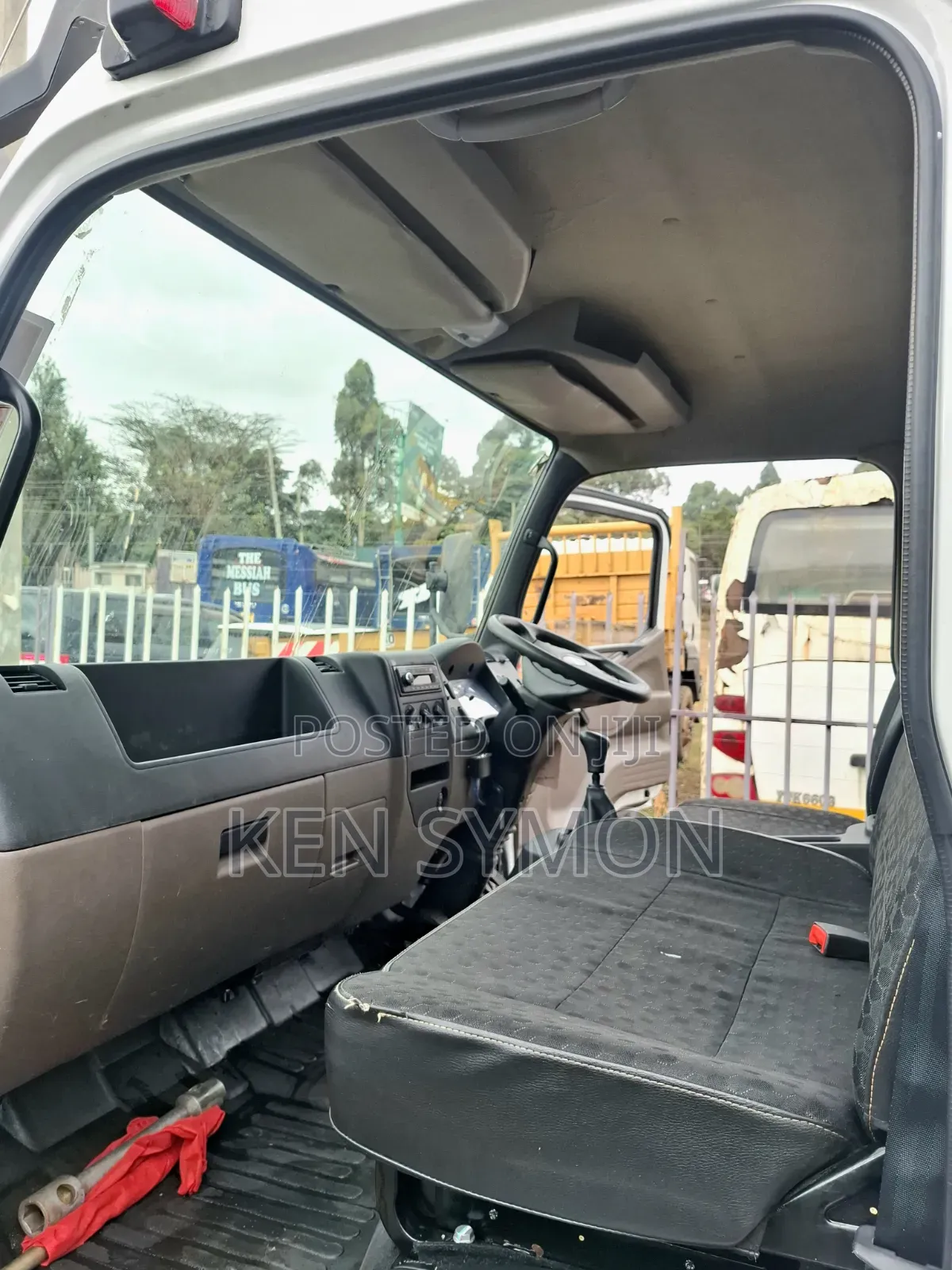 Mitsubishi Fuso F1 2021 White