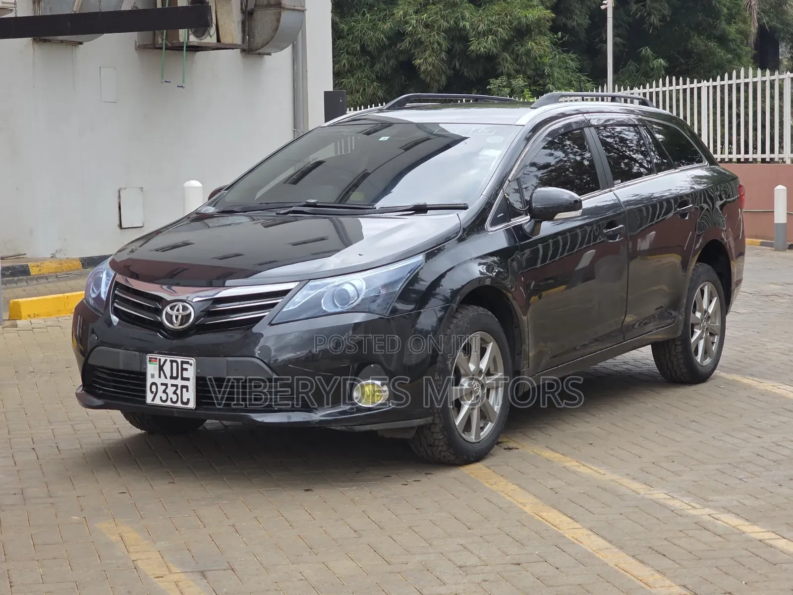 Toyota Avensis 2015 Black