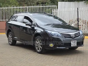 Toyota Avensis 2015 Black