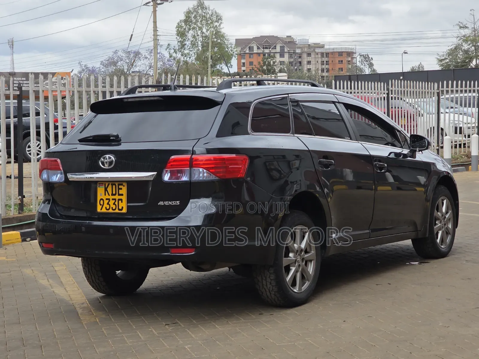 Toyota Avensis 2015 Black