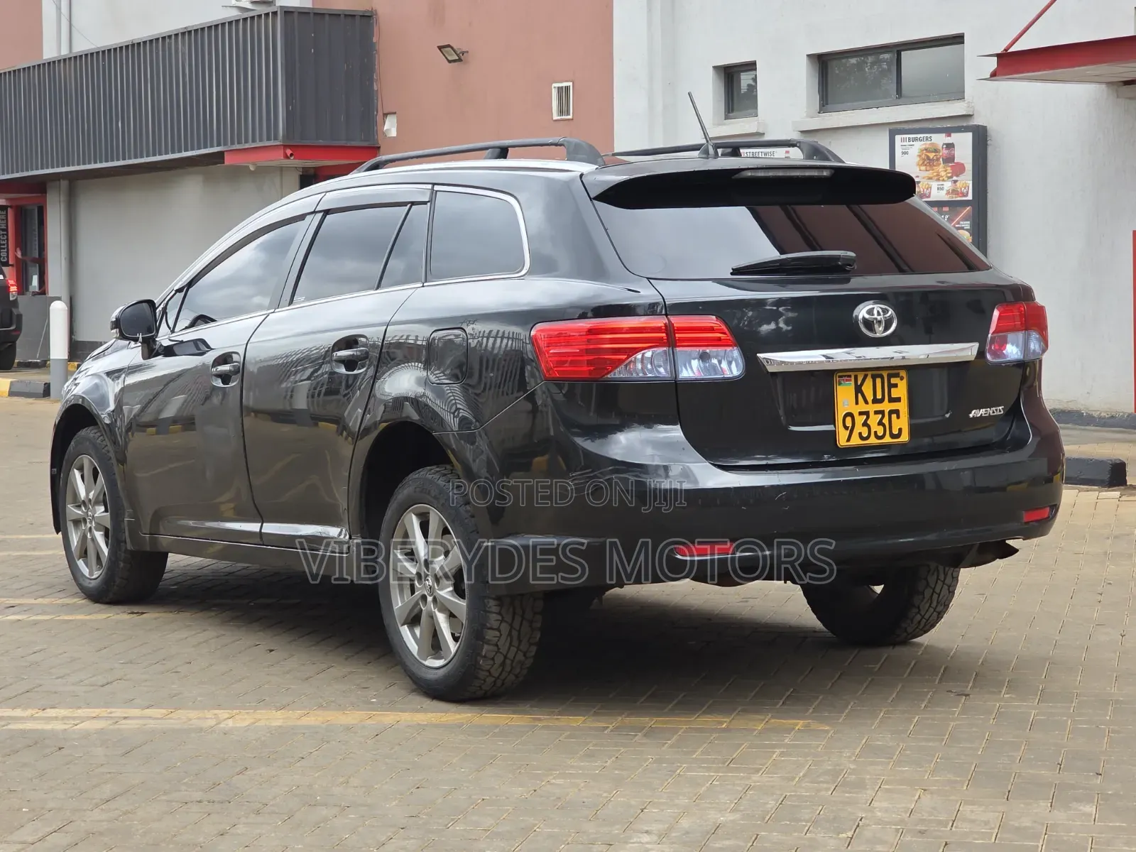Toyota Avensis 2015 Black
