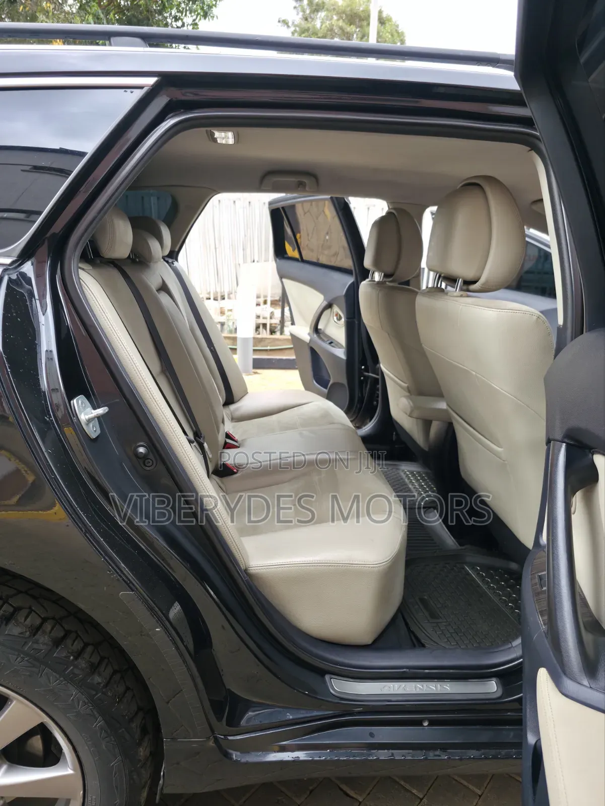 Toyota Avensis 2015 Black