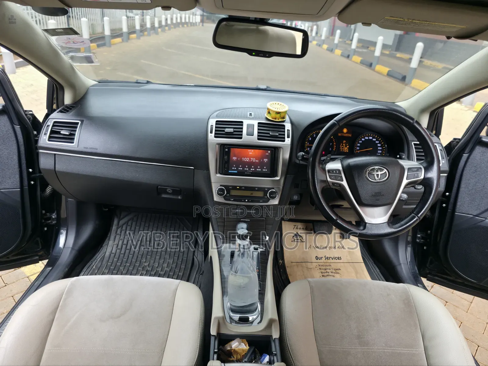 Toyota Avensis 2015 Black
