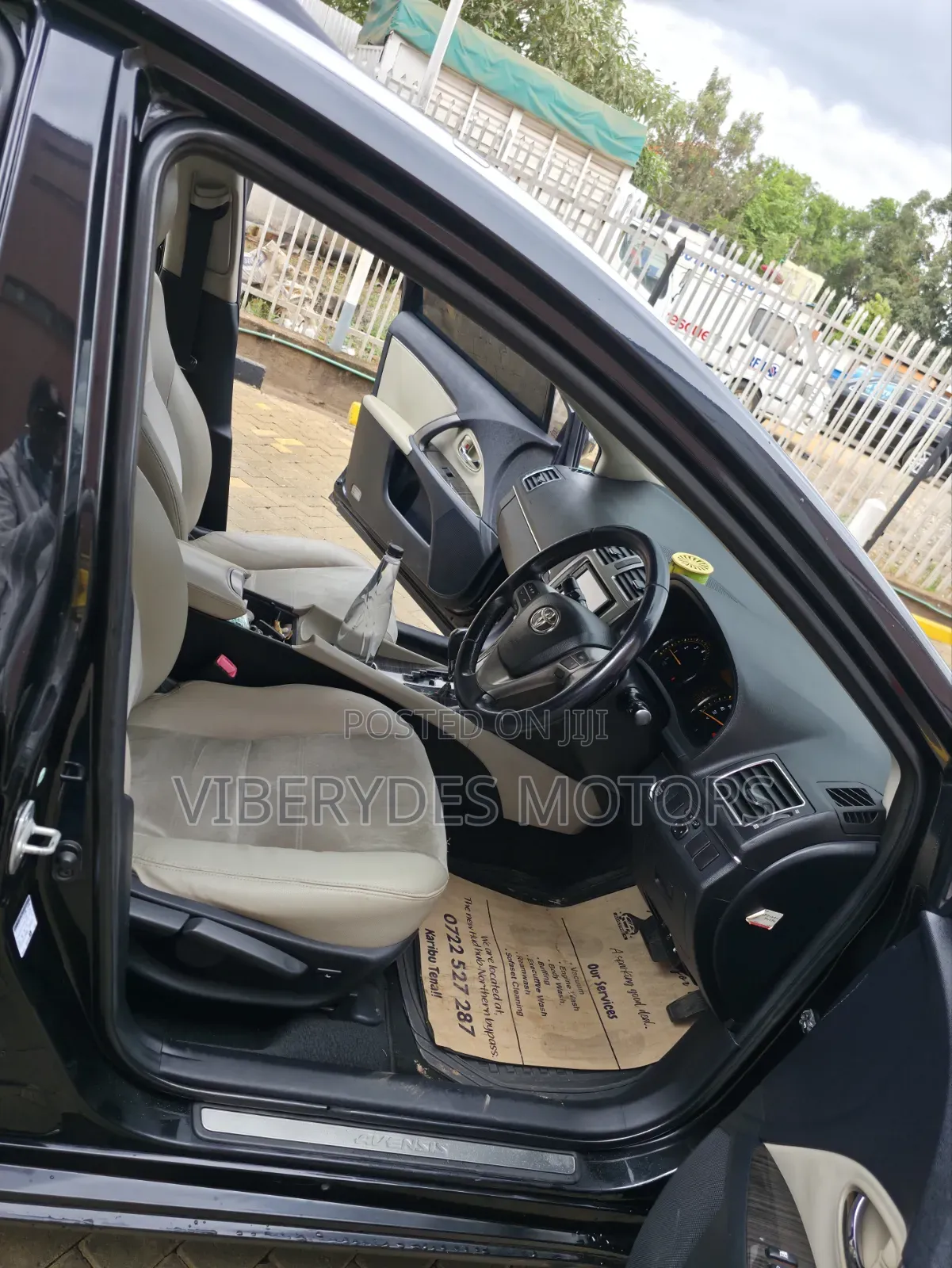 Toyota Avensis 2015 Black