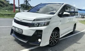 Toyota Voxy 2017 White