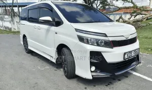 Toyota Voxy 2017 White