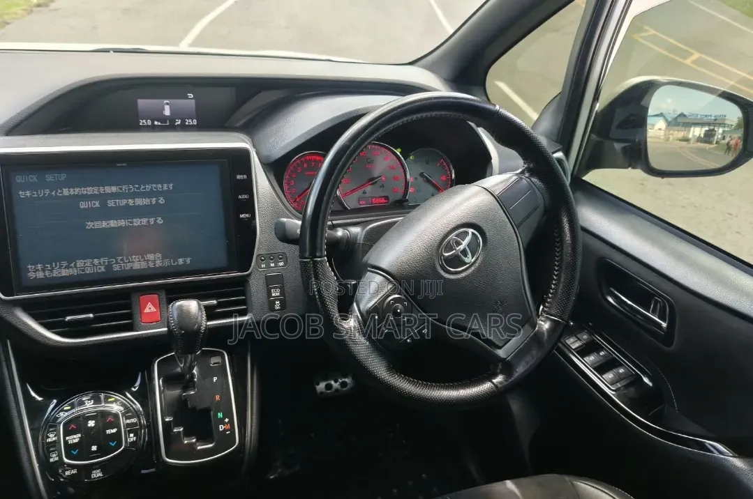 Toyota Voxy 2017 White
