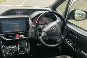 Toyota Voxy 2017 White