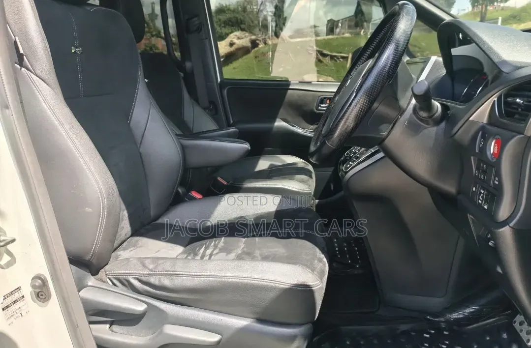 Toyota Voxy 2017 White