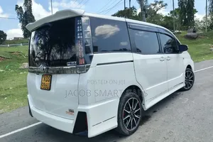 Toyota Voxy 2017 White