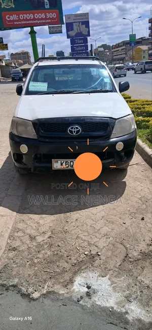 Toyota Hilux 2010 White