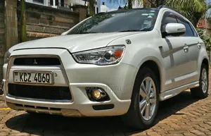 Mitsubishi RVR 2013 White