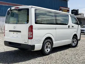 Toyota HiAce 2019 White