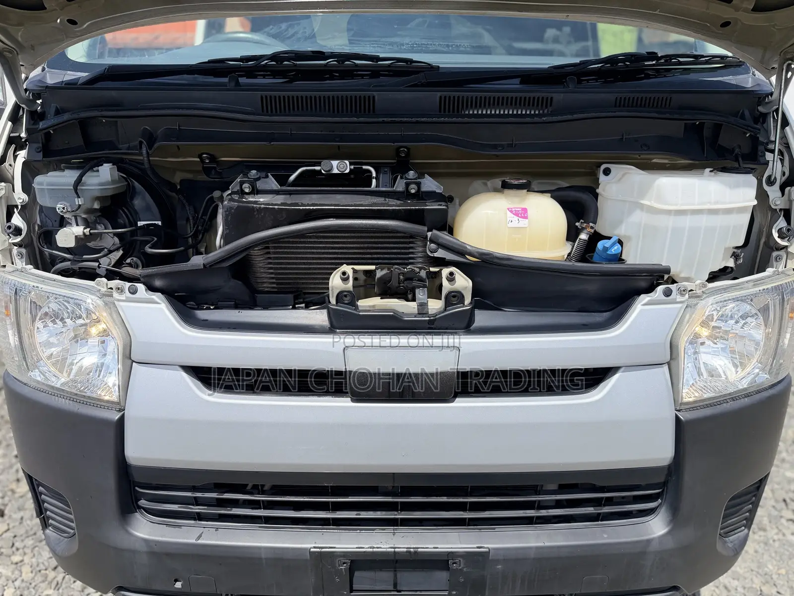 Toyota HiAce 2019 White