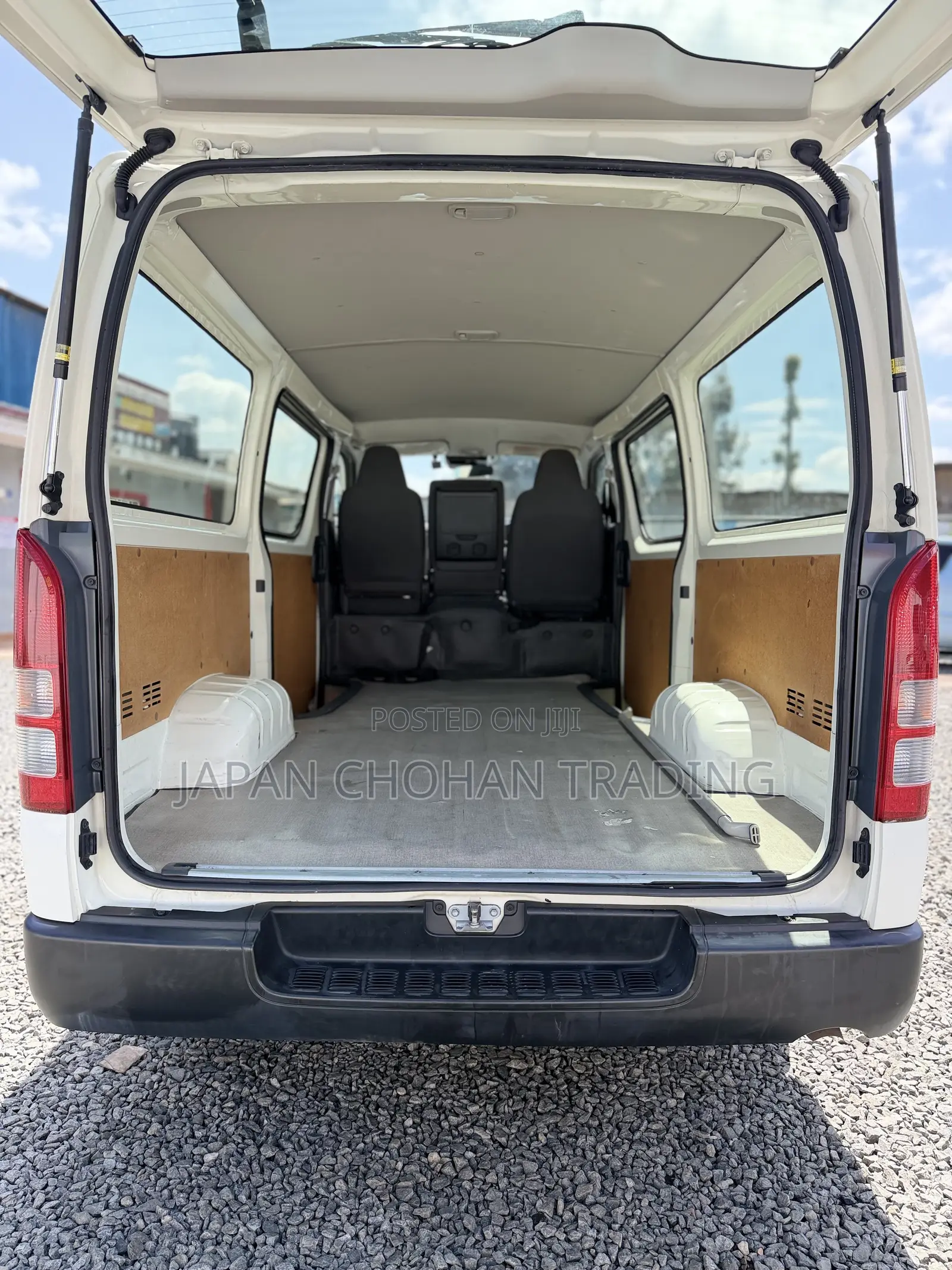 Toyota HiAce 2019 White