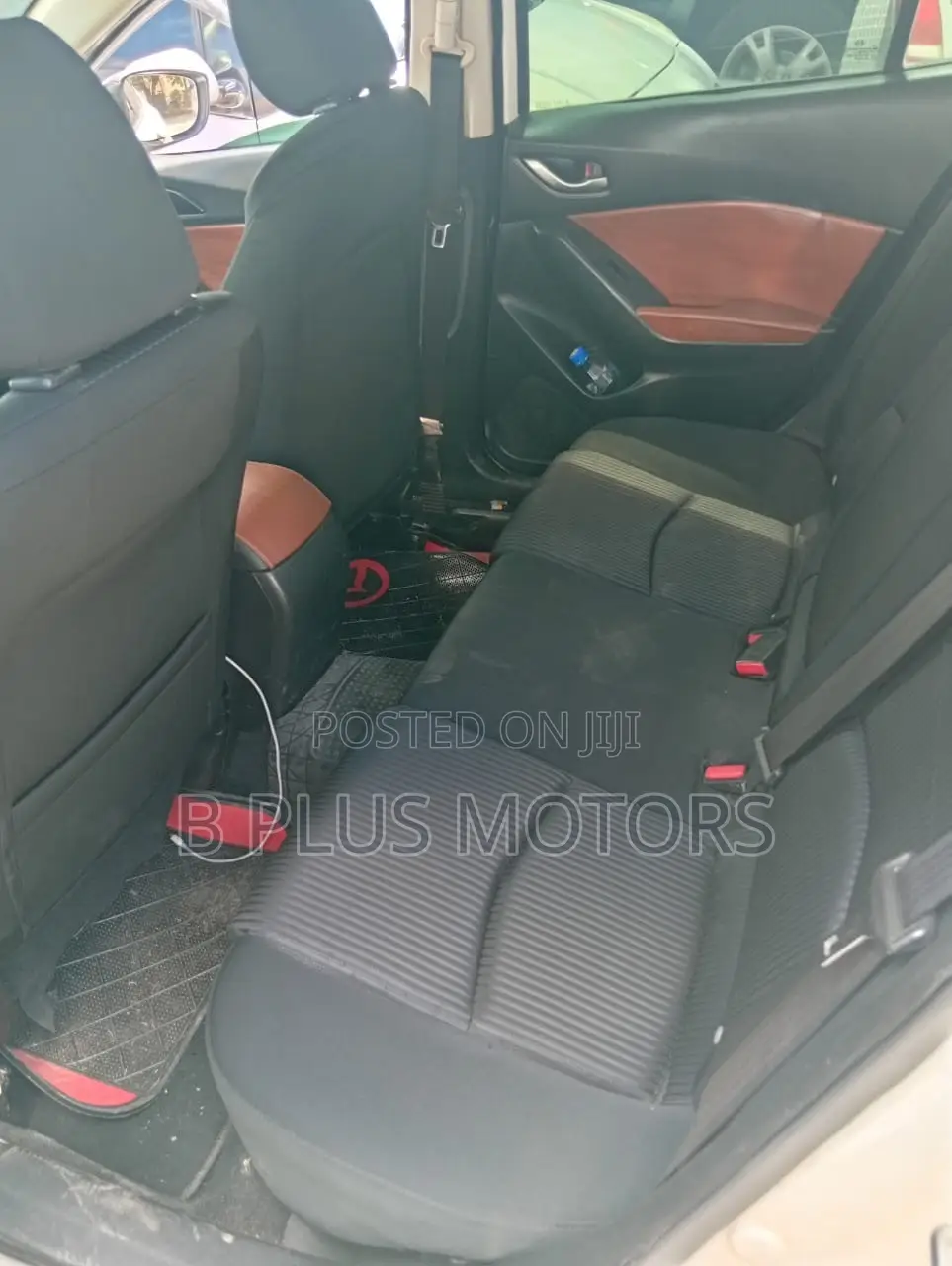 Mazda Axela SV Premium 2014 White