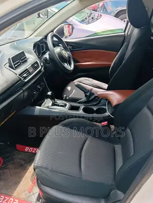 Mazda Axela SV Premium 2014 White