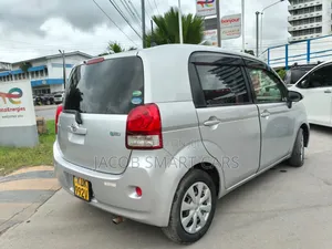 Toyota Porte 2015 Silver