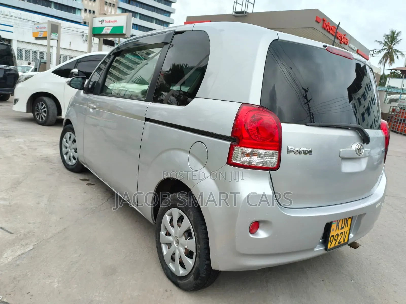 Toyota Porte 2015 Silver