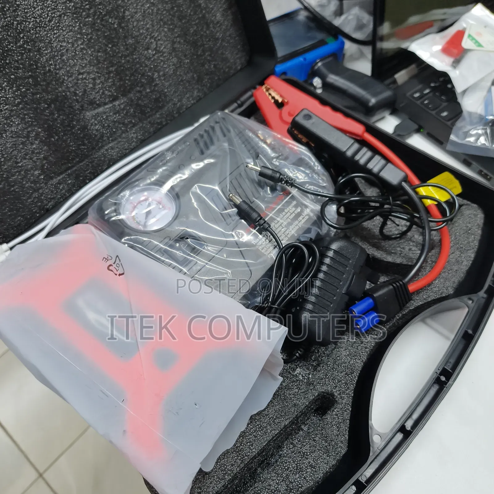Compact Vehicle Jump Starter With Air Pump and LED Lighting