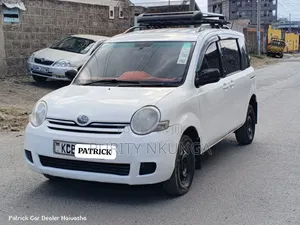 Toyota Sienta 2010 White