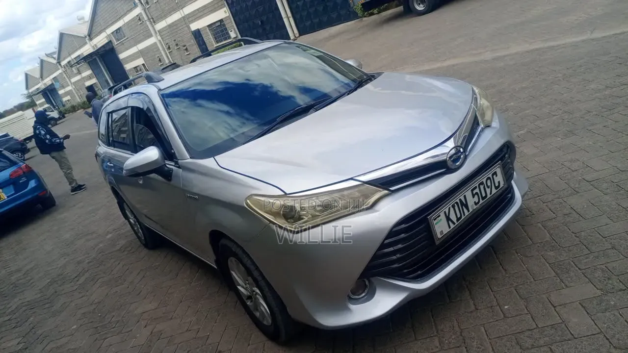 Toyota Corolla Fielder 2016 Silver