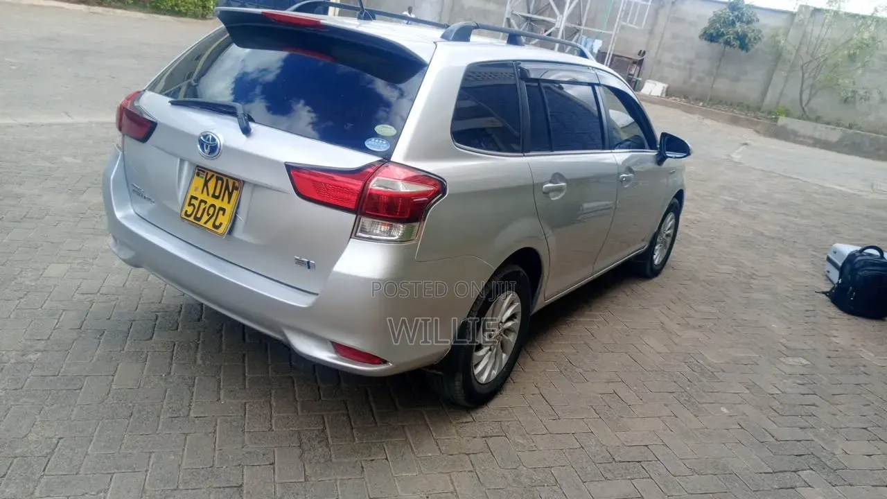 Toyota Corolla Fielder 2016 Silver