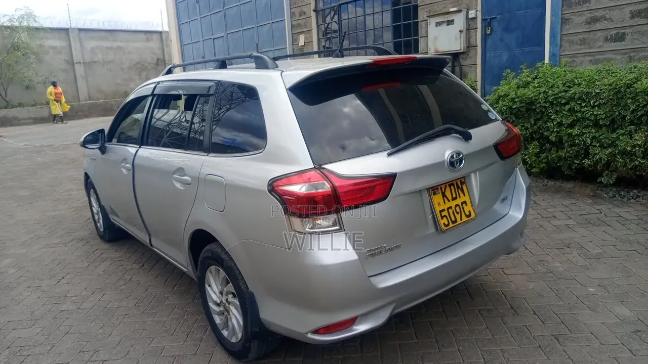 Toyota Corolla Fielder 2016 Silver