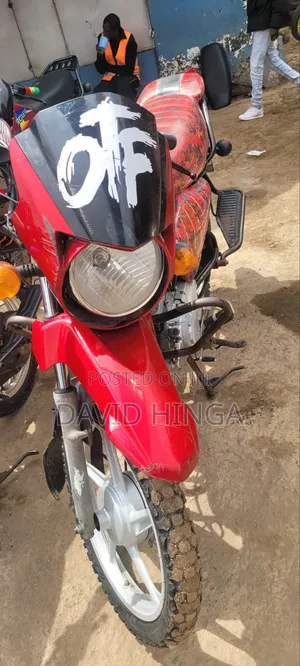 TVS HLX Plus ES 2025 Red