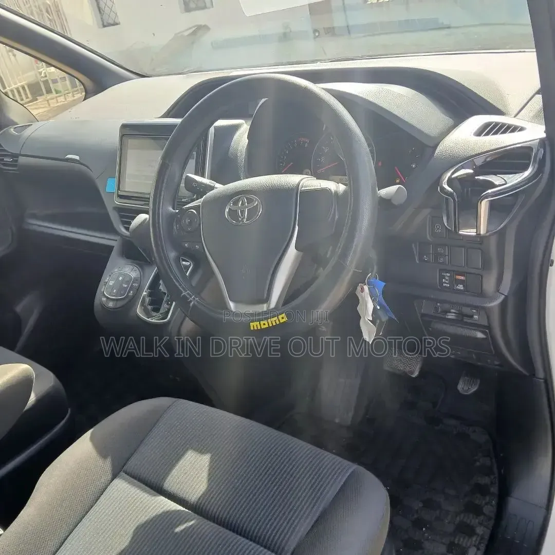 Toyota Noah 2019 White