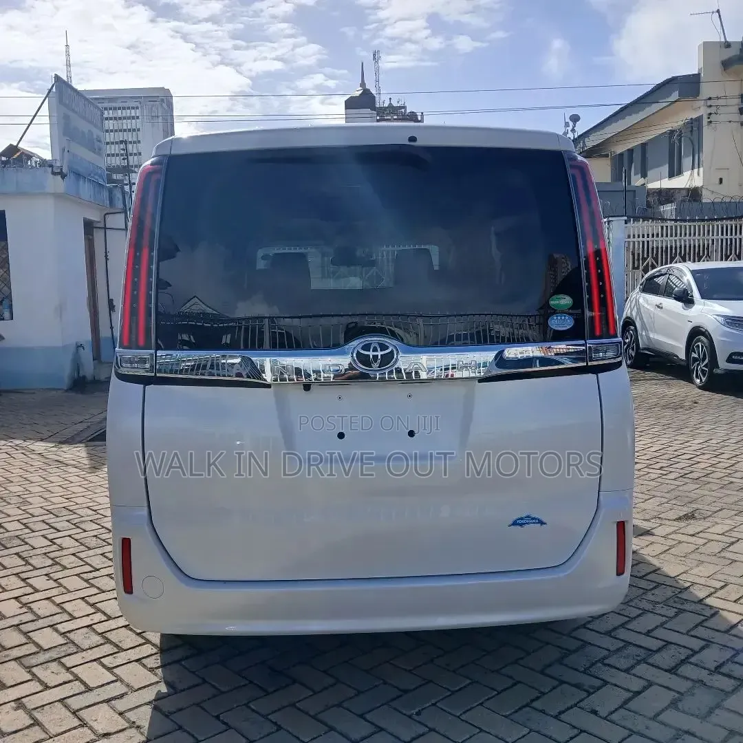 Toyota Noah 2019 White