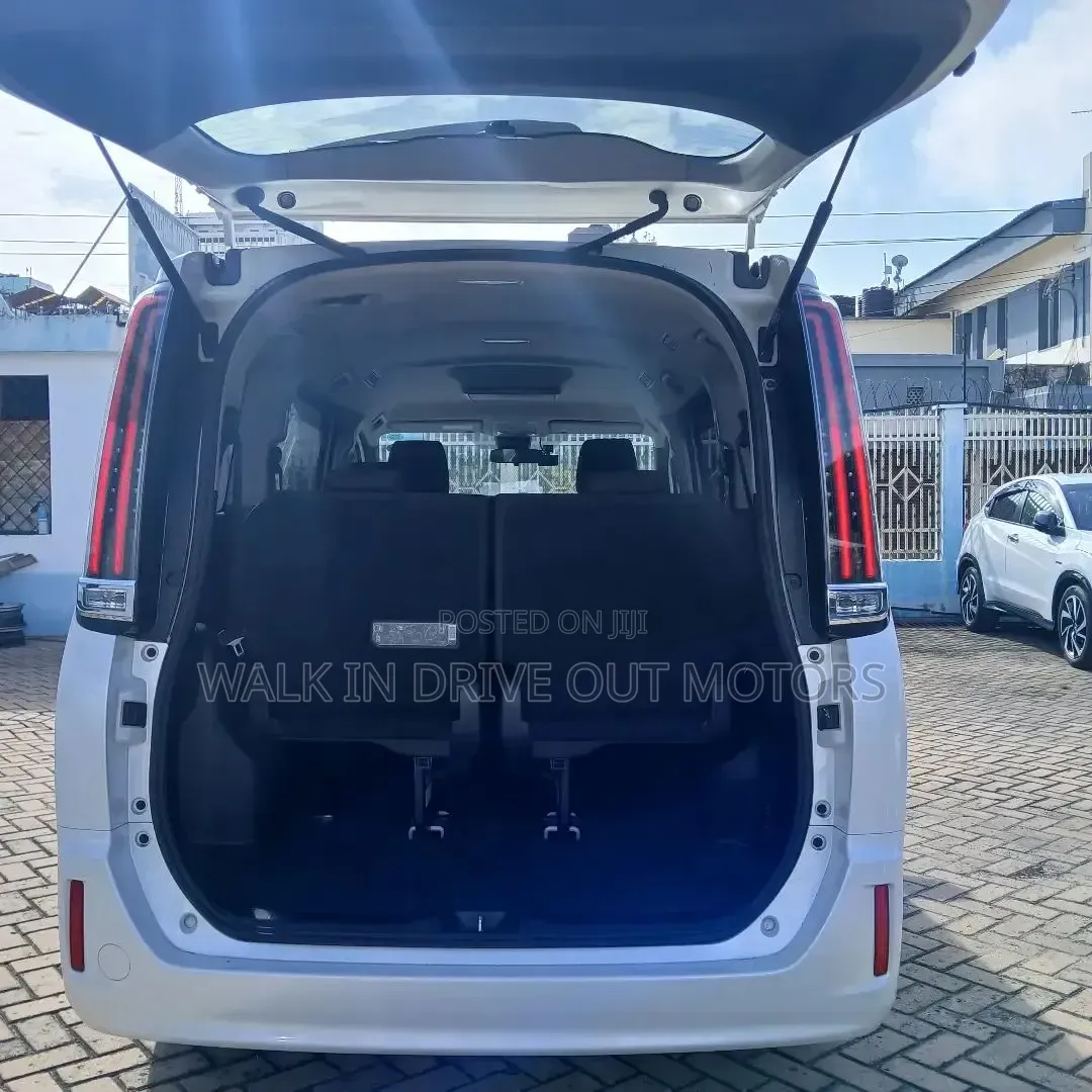 Toyota Noah 2019 White