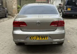 Volkswagen Passat 2014 Gold
