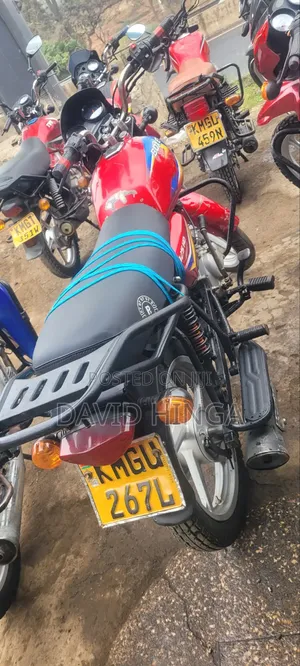 Bajaj Boxer 125 2025 Red