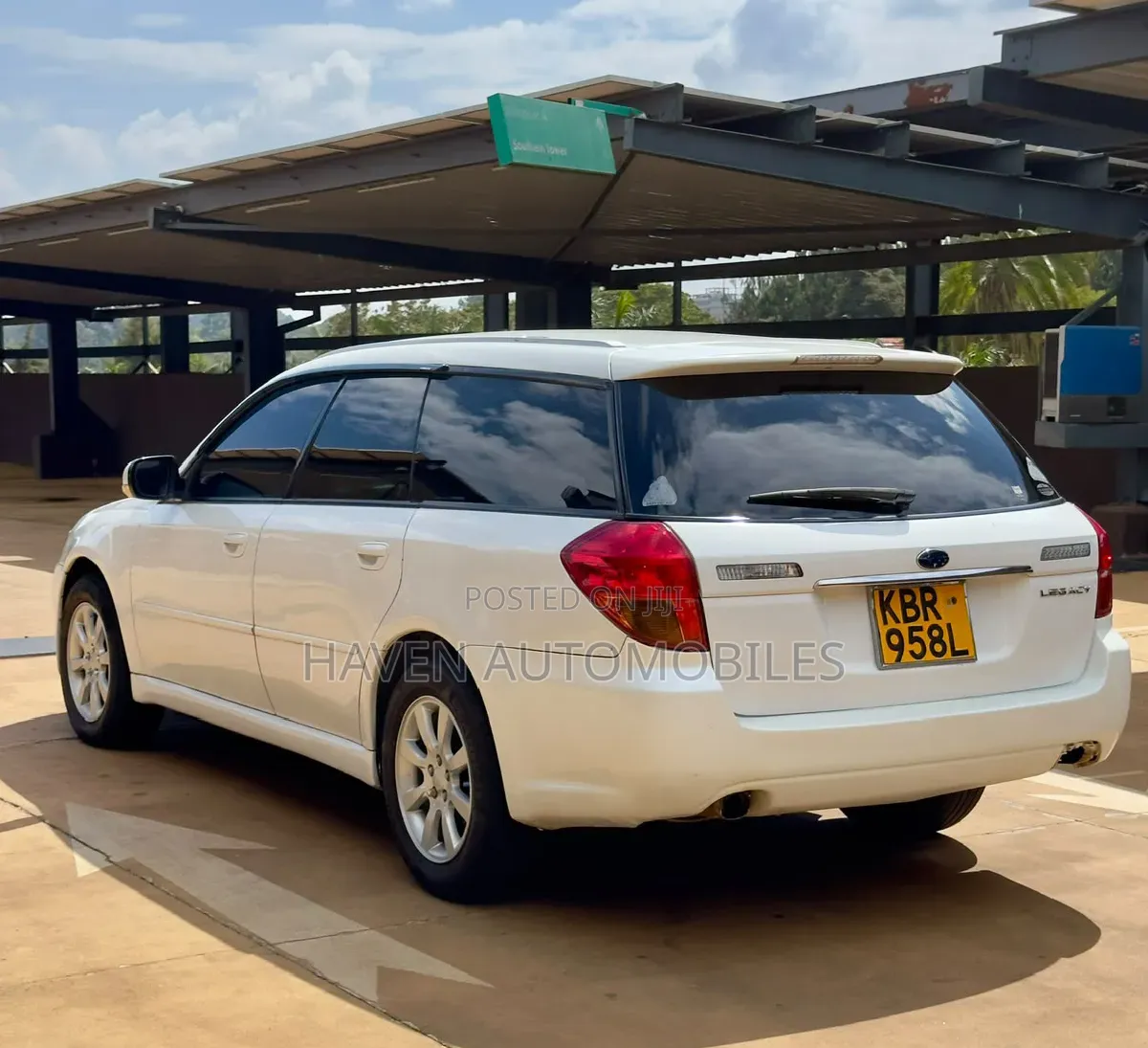 Subaru Legacy 2005 White