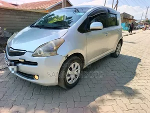 Toyota Ractis 1.5 FWD 2008 Silver